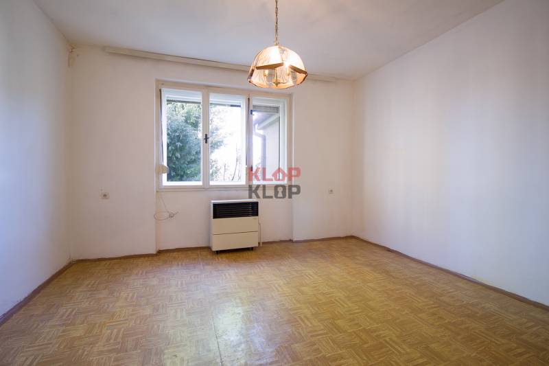 Kúpte si 4i RD + 2i RD s 2x garážou, veľká hala, 4196 m² STAV. POZEMOK