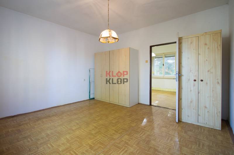 Kúpte si 4i RD + 2i RD s 2x garážou, veľká hala, 4196 m² STAV. POZEMOK